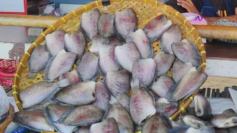 ปลาสลิดบางบ่อ ปรับราคาขึ้นแรง สูงสุดแตะ 100 บาท/กก. แม่ค้าครวญลูกค้าหาย ลดปริมาณการซื้อ