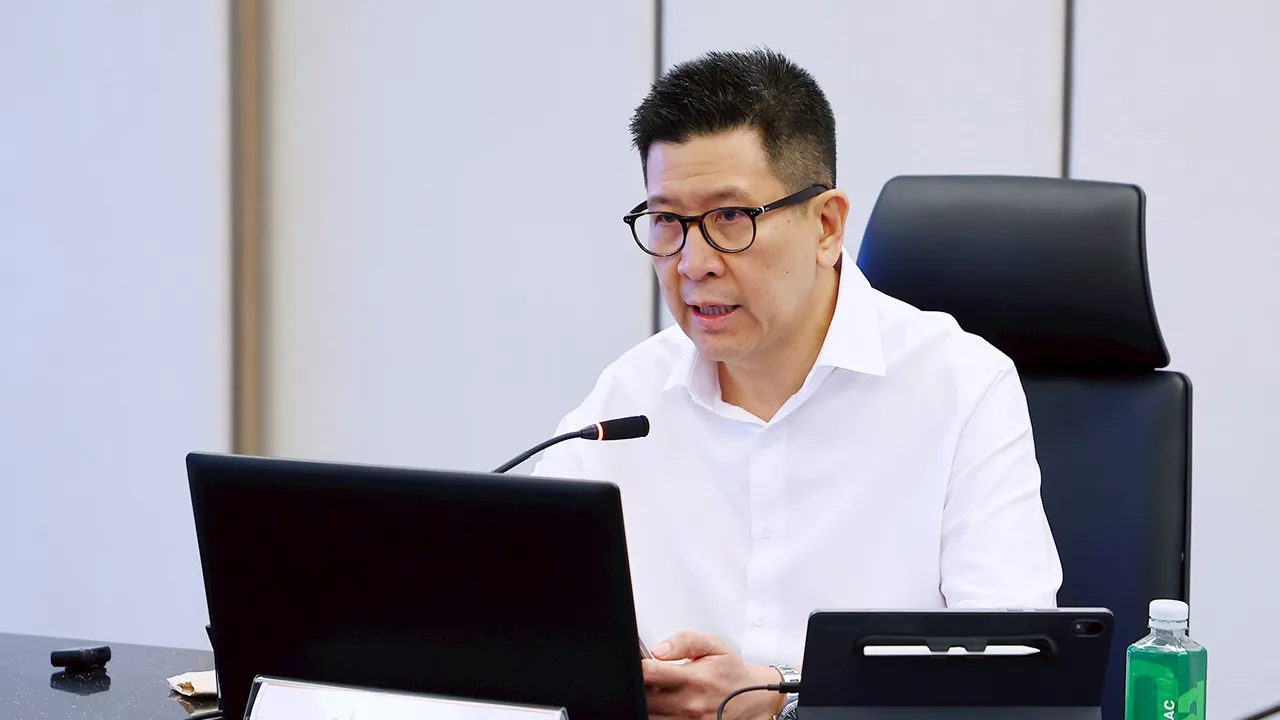 “เอกนิติ” สั่งรื้อโครงสร้างราคาน้ำมัน หั่นค่าการกลั่น-การตลาด จ่อชง ครม. 6 เม.ย.นี้