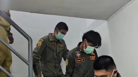 สะเทือนใจ ลูกชายนอนเฝ้าศพแม่มากว่า 3 วัน ไม่กล้าแจ้งใคร เหตุไม่มีเงินจัดพิธี