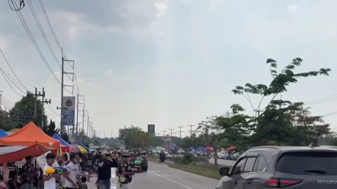 เริ่มแล้ว "สงกรานต์บ่อวิน" ปี 2569 คนยังออกมาเล่นน้ำคึกคัก ไม่หวั่นน้ำมันแพง