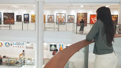 ชวนชมนิทรรศการ “ART WALL” พลิกโฉมทางเดินให้เป็นแกลเลอรีมีชีวิต ที่ MMAD มันมัน ศรีนครินทร์