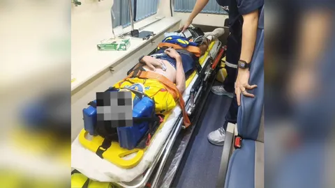 “แฟนบอลไทย” พลัดตก “อัฒจันทร์” รีบนำตัวส้งโรงพยาบาล