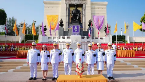 “ยศชนัน-จุลพันธ์” นำพรรคเพื่อไทยวางพานพุ่มถวายราชสักการะ วันจักรี 2569