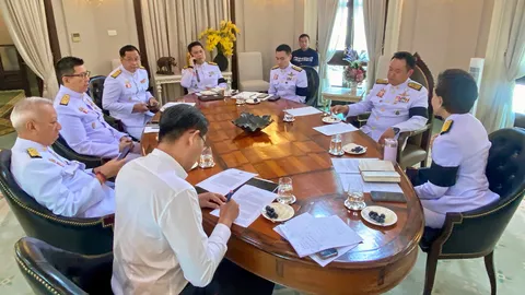 นายกฯ ประชุม "ทีมเศรษฐกิจ" หาทางแก้ วิกฤติน้ำมันแพง งัดพรก.ปี 16 สางปัญหา ป้องกันขาดแคลน