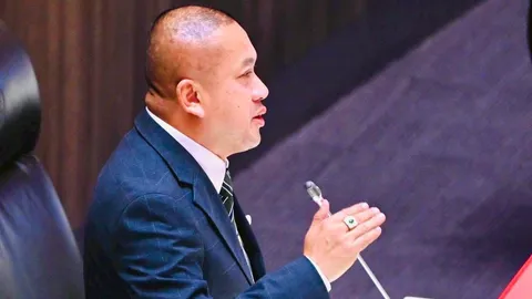 “ดาชัย” ซัด วันที่ชาวบ้านไม่มีเงินเติมน้ำมัน รัฐบาลกลับอวดรถไฟฟ้าของเล่นของคนรวย