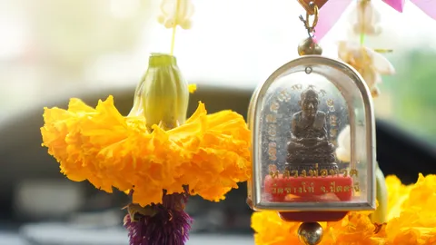 5 พระเครื่องยอดนิยม พุทธคุณแคล้วคลาด พกติดตัวช่วงวันสงกรานต์ 2569