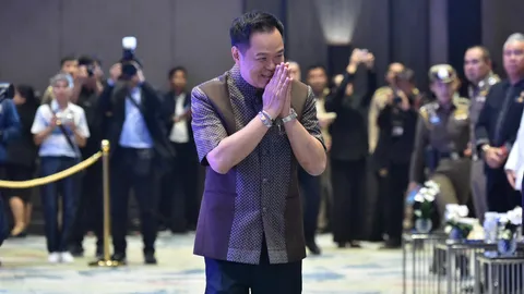 นายกรัฐมนตรี เปิดงานวันผู้สูงอายุ หวังประชาชนกลับไป ก้ม กราบ กอด พ่อแม่ วันสงกรานต์นี้