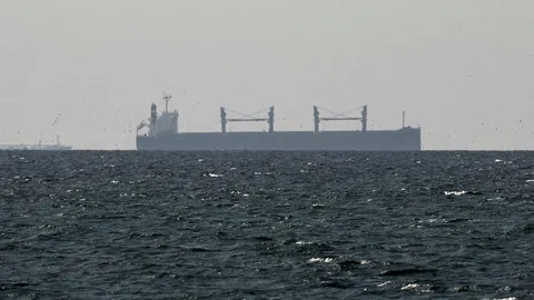 อิหร่านสั่งระงับ ห้ามเรือผ่านช่องแคบฮอร์มุซ หลังอิสราเอลถล่มเลบานอน