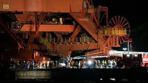 นั่งร้านพังถล่มที่โรงงานเหล็กใกล้โตเกียว บาดเจ็บ 3 ราย