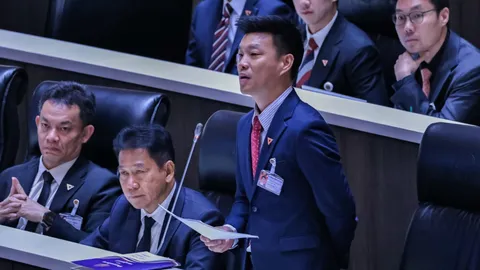 “เท้ง ณัฐพงษ์” แฉ 5 คลัสเตอร์การเมือง คุมได้หมด แบ่งตามมุ้งการเมือง ทำประชาชนไร้ความหวัง