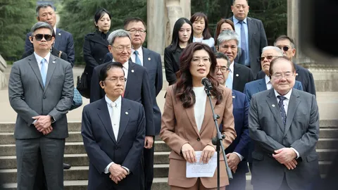 ผู้นำฝ่ายค้านไต้หวันเยือนจีน เรียกร้องสันติภาพ "ท้องฟ้าควรมีแต่นก ไม่ใช่ขีปนาวุธ"