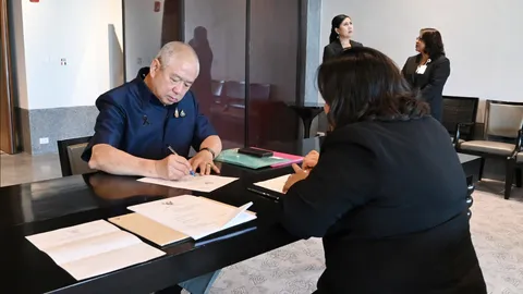 “ณัฐวุฒิ ประเสริฐสุวรรณ” รายงานตัวหลัง กกต. รับรองเพิ่ม