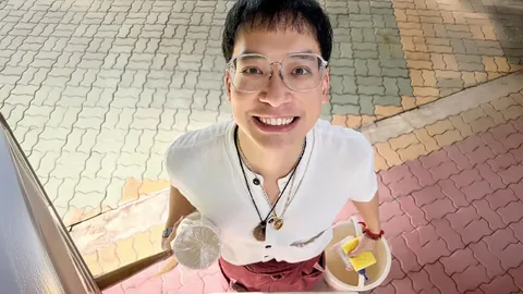 "บี้ สุกฤษฎิ์" เล่าสตอรี่สุดพีก "อู้บ่จ้าง" เบื้องหลังปกเพลง ใครเป็นคนถ่ายรูปส่งให้บริษัท