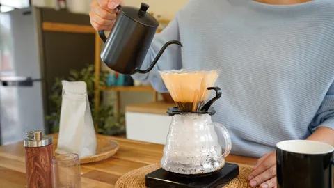 มือใหม่หัดชง วิธีเลือกซื้อเมล็ดกาแฟฉบับเข้าใจง่าย ชงเองที่บ้านยังไงให้อร่อยเหมือนบาริสต้า