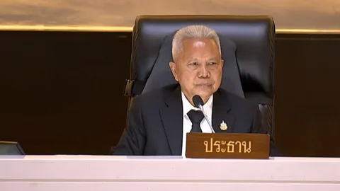 แถลงนโยบายวันแรก “ปกรณ์วุฒิ” ประท้วง “โสภณ” ปมภาพไม่ขึ้นสไลด์ มีใบสั่งหรือไม่