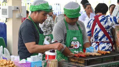 กทม. เปิดตัว "Hawker Center สวนลุมพินี" ผนึก LINE MAN Wongnai ดันสตรีทฟู้ดไทยสู่มาตรฐานใหม่