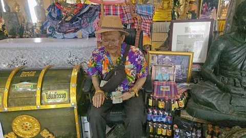 คู่รักหนุ่มสาว ขอโชคลาภ “ตาทองงิ้วราย” ก่อนล้วง “เลขเด็ด” งวด 16/4/69