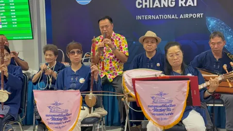 “นายกฯอนุทิน” ร่วมแจม เป่าขลุ่ย ที่สนามบินเชียงราย ต้อนรับนักท่องเที่ยว
