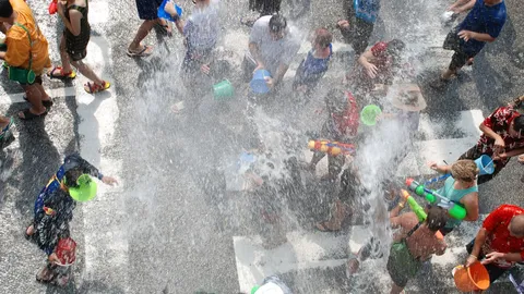 ระวังเจอคุก เตือนเล่นน้ำสงกรานต์ “ลวนลาม-คุกคามทางเพศ” ผิดกฎหมาย