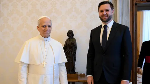 "เจดี แวนซ์" บอก "โป๊ปเลโอที่ 14" ไม่ควรก้าวก่ายการเมืองสหรัฐฯ