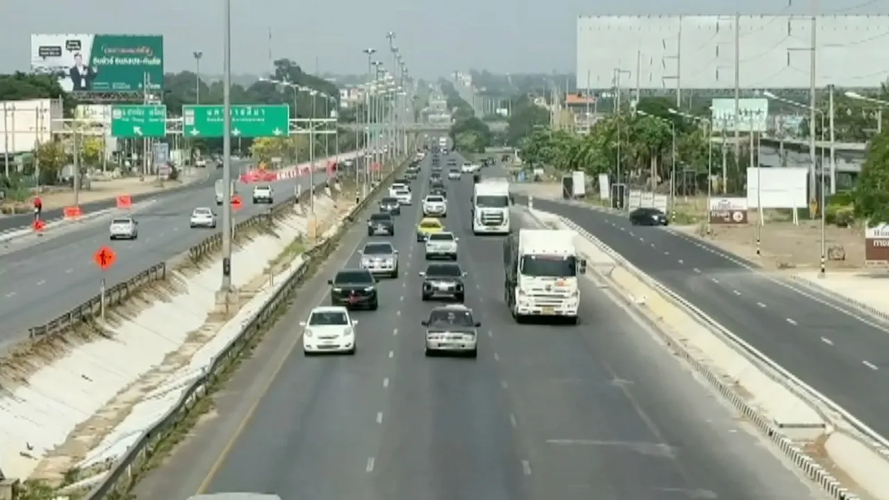 คนเริ่มทยอยเดินทางกลับ “มอเตอร์เวย์ M6 - ถนนมิตรภาพ” การจราจรยังคล่องตัว