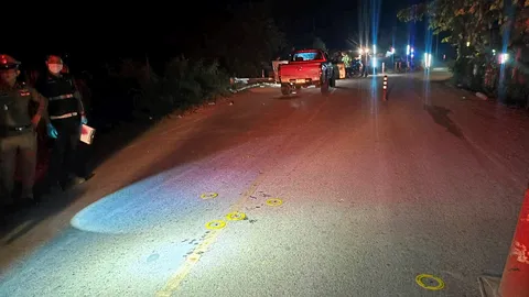 ตชด. ถูกรุมยำ ยิงสู้ดับ 1 เจ็บ 1 ปมขับชนกรวยกั้นถนน โดนไล่ทุบรถ-ขวดตีหัว