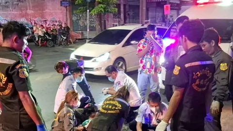 2 โจ๋ดวงดับ จยย.ชนเสาไฟ รีบไปสาดน้ำ ซิ่งฝ่าไฟแดง 