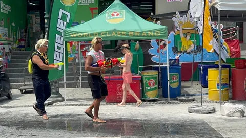 ข้าวสารคึกคัก นักท่องเที่ยวแห่จับจองพื้นที่เล่นน้ำ "สงกรานต์ 2569" วันสุดท้าย