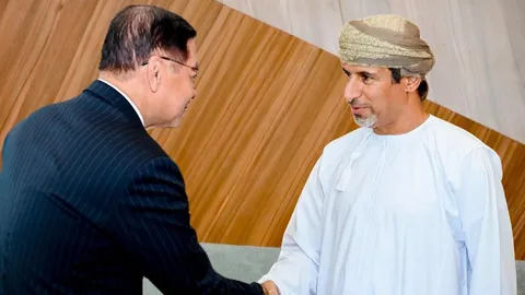 “สีหศักดิ์” เยือน “โอมาน” ชื่นชมบทบาทวางตัวเป็นกลาง พร้อมเจรจาขอซื้อ “น้ำมัน” เพิ่ม