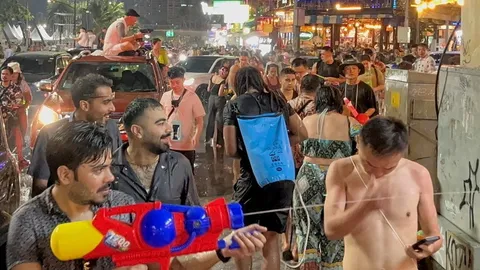 สงกรานต์ 2569 วันไหลพัทยาคึกคัก ต่างชาติเล่นฉ่ำ บางแสนแน่น 6 วันดับ 216 ศพ ปมขับเร็ว-เมา