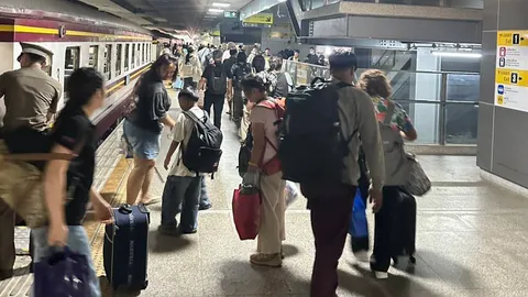 เผยยอดใช้รถไฟฟ้า-รถไฟช่วงสงกรานต์ 2569 ยอดสะสม 7 วันทะลุ 8.22 ล้านคน-เที่ยว