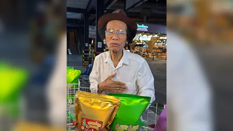 สู้ชีวิตวัย 77 ดู๋ ดอกกระโดน ตลกรุ่นใหญ่ในตำนาน เปิดแผงขายสาหร่ายตลาดนัด