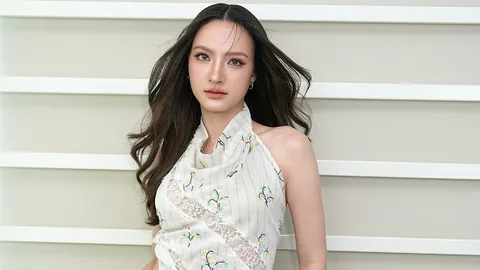 โสดโปรดจีบ “แอนน่า กลึคส์” เชื่อถึงเวลาความรักมาเอง