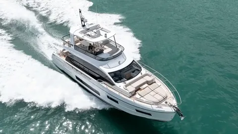 ยอร์ทหรูคู่มหาสมุทร AZIMUT FLY 62 