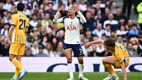 ผลบอลเมื่อคืน สเปอร์ส ช็อกตาตั้งโดน ไบรท์ตัน ไล่เจ๊านาทีบาป จมโซนแดงต่อไป