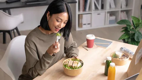 กินตามนาฬิกาชีวิต เปิดทริค Circadian Eating ปรับเวลาหม่ำ กู้สมดุลสุขภาพให้ปังแบบไม่พึ่งยา