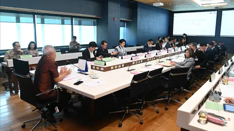 6 พรรคแบ่งเก้าอี้ประธานกรรมาธิการยังไม่ลงตัว รอเคาะข้อสรุปอีกครั้ง 22 เม.ย.นี้ 