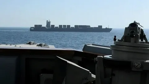 เจรจาสงบศึกล่มอีก มะกันยึดเรือสินค้าอิหร่าน ยิงห้องเครื่อง-ส่งนาวิกฯบุก ขณะแล่นผ่านน่านนํ้าโอมาน