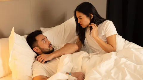 วิธีเช็คว่าแฟนนอกใจ สัญญาณเตือน 9 ข้อ บอกให้รู้ว่าเขากำลัง "มีคนอื่น"