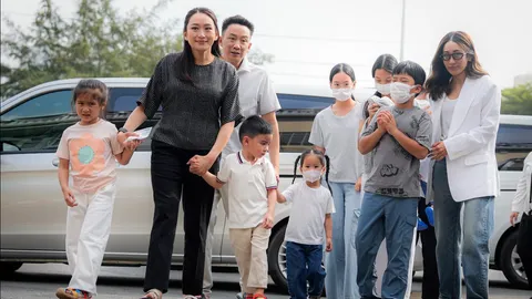 3 พี่น้องชินวัตรขนหลานเยี่ยม "ทักษิณ" ถึงเรือนจำ นับถอยหลัง 18 วันพักโทษ