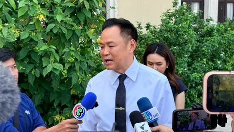 “อนุทิน” เล็งประชุม สส.พรรคร่วมทุกสัปดาห์ ย้อนนักวิชาการ ทำตัวไม่เป็นนักวิชาการ