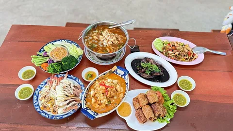 “ลุงเทพ ทะเลติดล้อ by เอเชีย” หมู่บ้านถนนกะเพรา ตำนานอาหารทะเลสดๆ รสชาติพื้นถิ่น @ระยอง