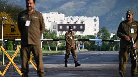 อิหร่าน-สหรัฐฯ ยังไร้แววเจรจาศึก ต่างฝ่ายไม่รับเงื่อนไขคุยกัน สภาการเดินเรือประณามทั้งคู่