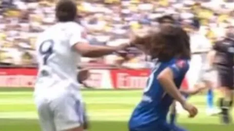 แฟนบอล แมนยู สวดยับจังหวะดราม่าเกม เชลซี ชนะ ลีดส์ เอฟเอคัพ