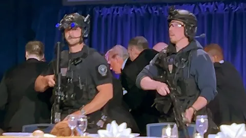 "ทรัมป์" ระทึก มือปืนรัวยิงกลางงานเลี้ยงนักข่าว หนีตายชุลมุน รวบทันควัน