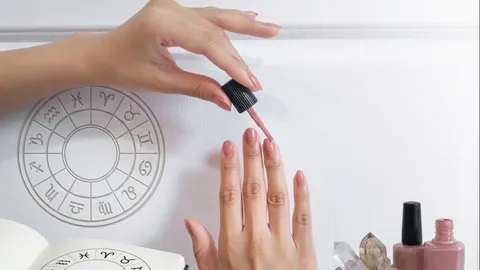 เปิดลิสต์ "สีเล็บมงคล" เดือนพฤษภาคม 2569 ทาสีไหนเงินไม่รั่วไหล? ดึงดูดทรัพย์ 