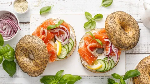 ทำไม "เบเกิล" ถึงฮิต ส่องเมนูอาหารเช้าสุดเฮลท์ตี้ กินอย่างไรให้ช่วยลดน้ำหนัก