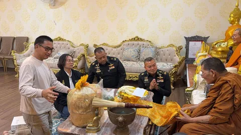 "แม่ทัพกุ้ง" เข้ากราบ "หลวงปู่ศิลา" รับเครื่องอัฐบริขาร เตรียมบวชอุทิศกุศลให้ทหารกล้า