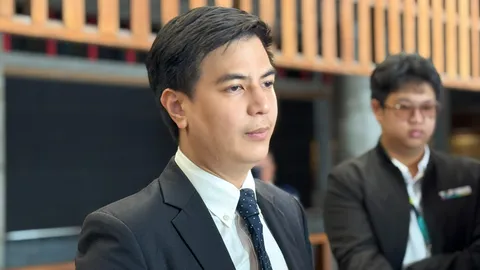 “ไอติม” เดินเกมชวนเพื่อนฝ่ายค้านลงชื่อสอบ ป.ป.ช. ยกคำร้องคดี “ศักดิ์สยาม” ซุกหุ้น 