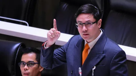 ลดเสา-ตัดเน็ตผิดจุด คนชายแดนเดือดร้อน “โรม” จี้รัฐหาวิธีคุมสัญญาณอยู่ในไทย